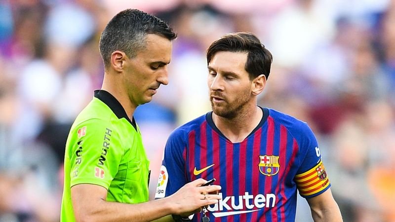 Barcelona News: Former Blaugrana vice-president unsure about Lionel Messi contract renewal