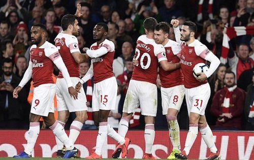 Arsenal executives take pay cut as player talks continue