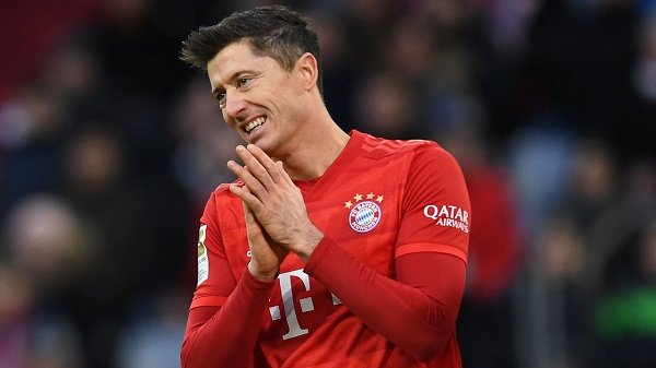 Lewandowski’s Bayern contract doubts take focus off Champions League