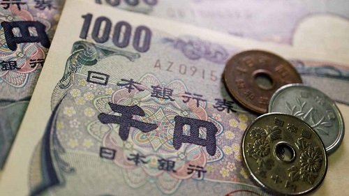 Stocks stalled by rate risks, yen droops again