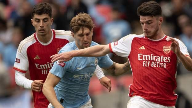Arsenal v Man City: Are Gunners in better position to beat City and win Premier League title? - BBC