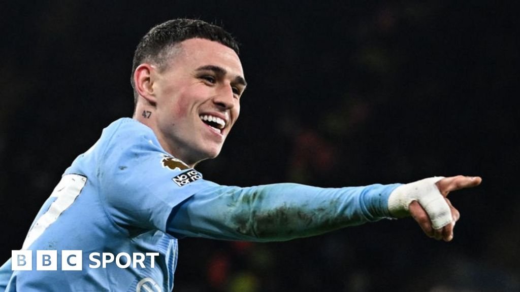 Phil Foden: Manchester City midfielder wants Premier League title after Football Writers' award - BBC
