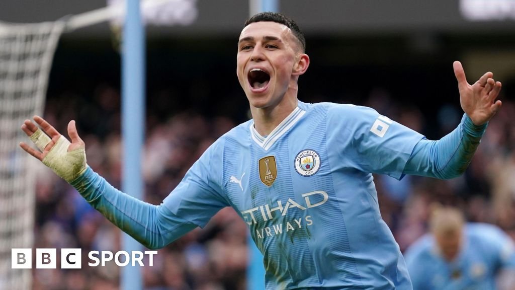 Phil Foden: Man City man wins Premier League Player of the Season - BBC