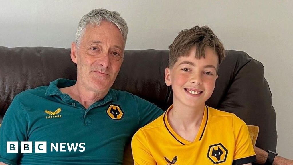 'We're ashamed of Wolves for price hike' - fans - BBC